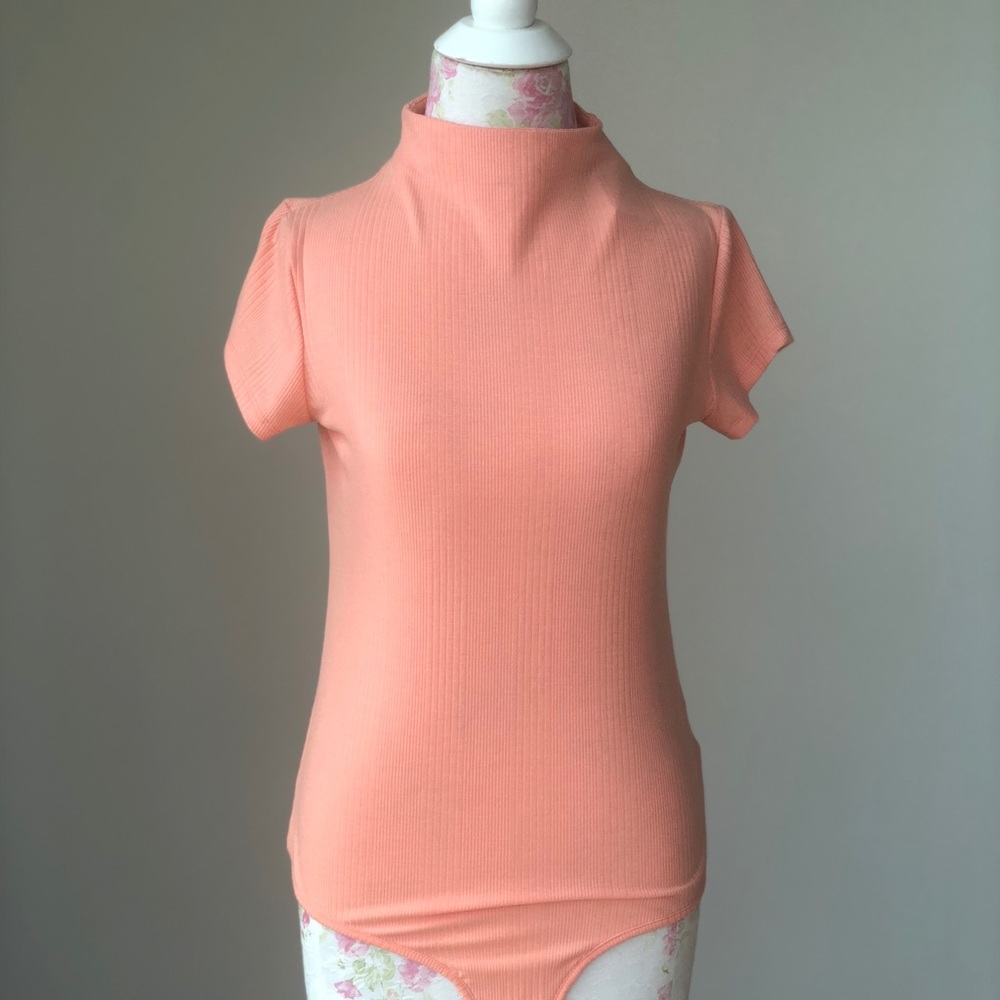 Guess peach 🍑 bodysuit